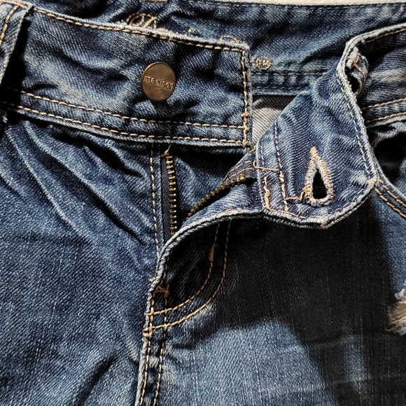 MADISON DENIM CO CUTT OFF JEAN SHORTS EMBROIDERED DISTRESSED BLUE DENIM SZ 3/4 - Picture 5 of 11